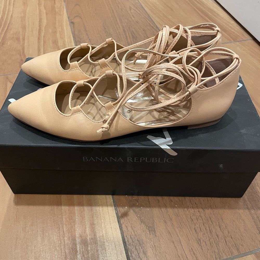 Banana Republic Women’s pointed toe ballerina flats with ankle straps
